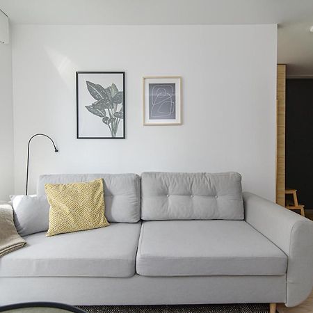 Modern Apartment Next To Ozas Park By Urban Rent VNO Buitenkant foto