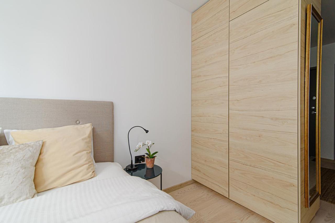 Modern Apartment Next To Ozas Park By Urban Rent VNO Buitenkant foto